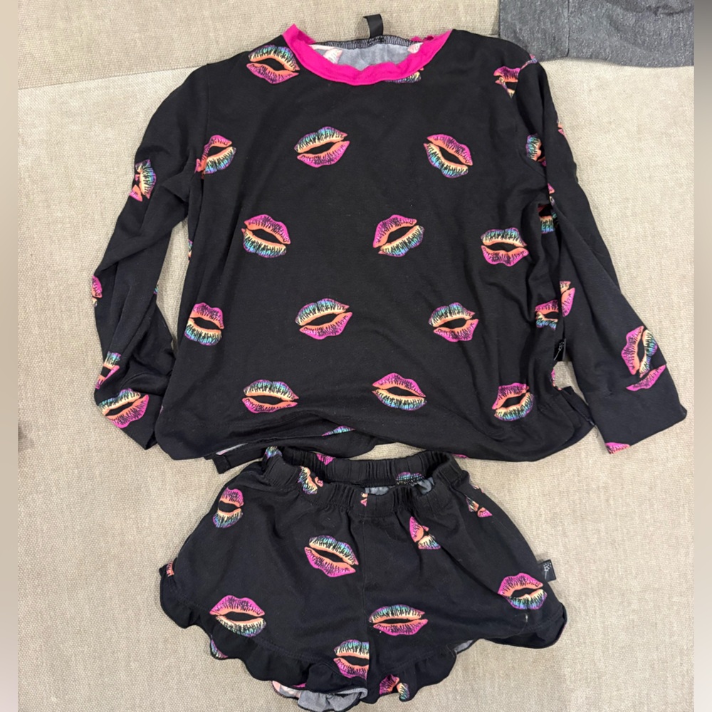 Pixielane Lip Print Pajama Set - Pink Accent